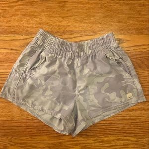 Vuori Dash Shorts in Camo